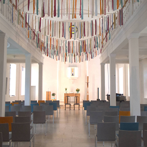 Kapelle im Hochzeitsschmuck.
